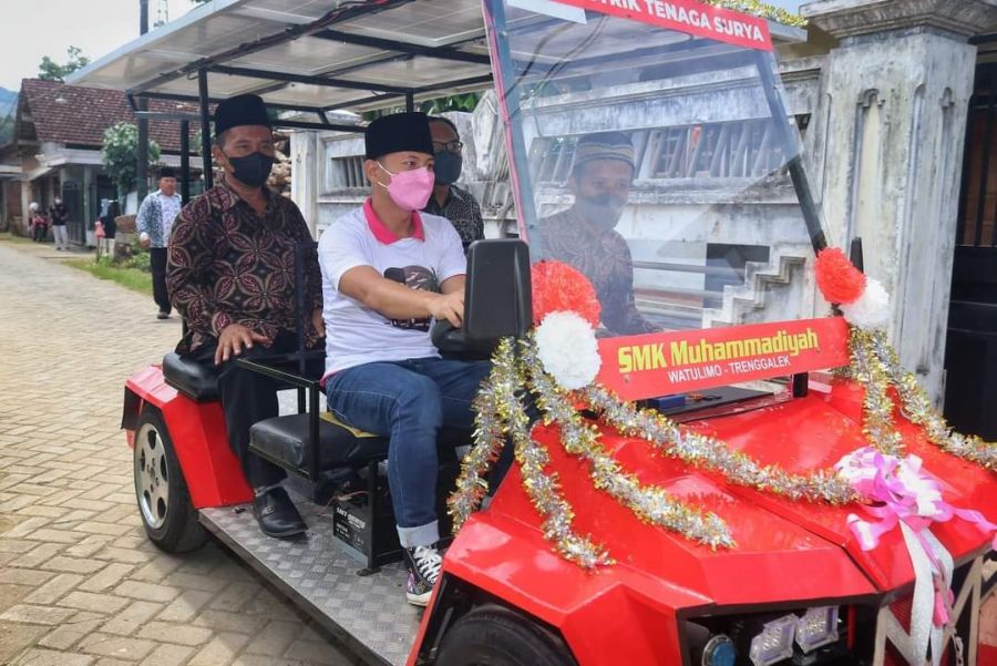 Bupati Trenggalek : Saya akan Siapkan Beasiswa Pencipta Karya Mobil Listrik