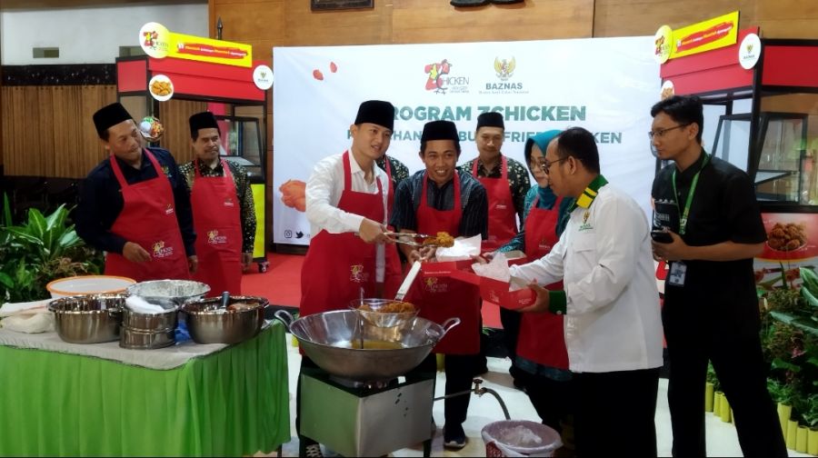 Bupati Trenggalek Serahkan Bantuan Paket Usaha Z Chicken dari Baznas Pusat