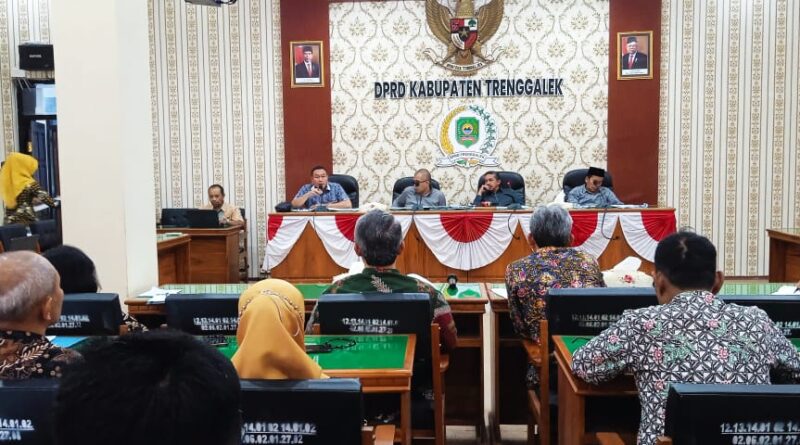 DPRD Trenggalek Mengevaluasi LKPJ Bupati TA 2022, Temukan Banyak Indikator yang Belum Bisa Dinilai