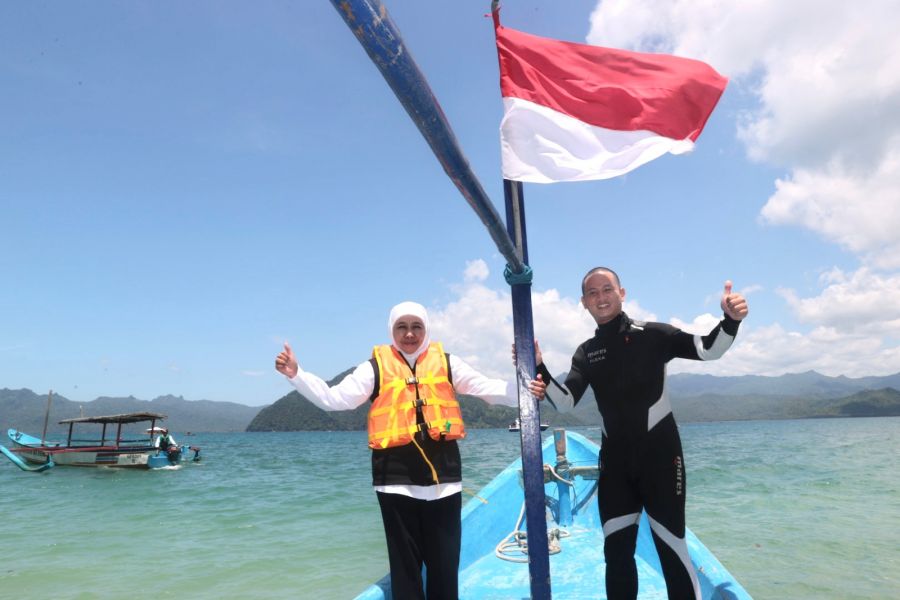 Gubernur Jatim dan Bupati Trenggalek dukung  Blue Economy Melalui Replantasi Terumbu Karang