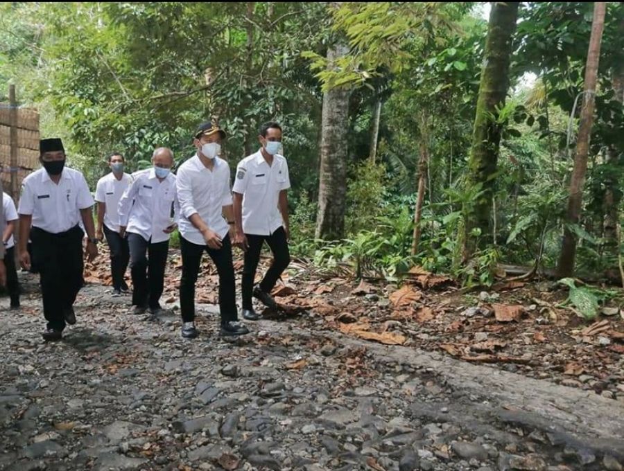 Meski Anggaran Minim, Bupati Trenggalek Upayakan Pembenahan Jalan Rusak