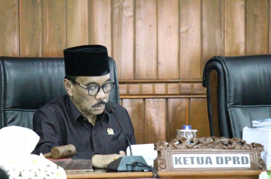 Paripurna DPRD Trenggalek Dalam Penyampaian Fraksi - Fraksi Terhadap RAPBD Tahun 2023