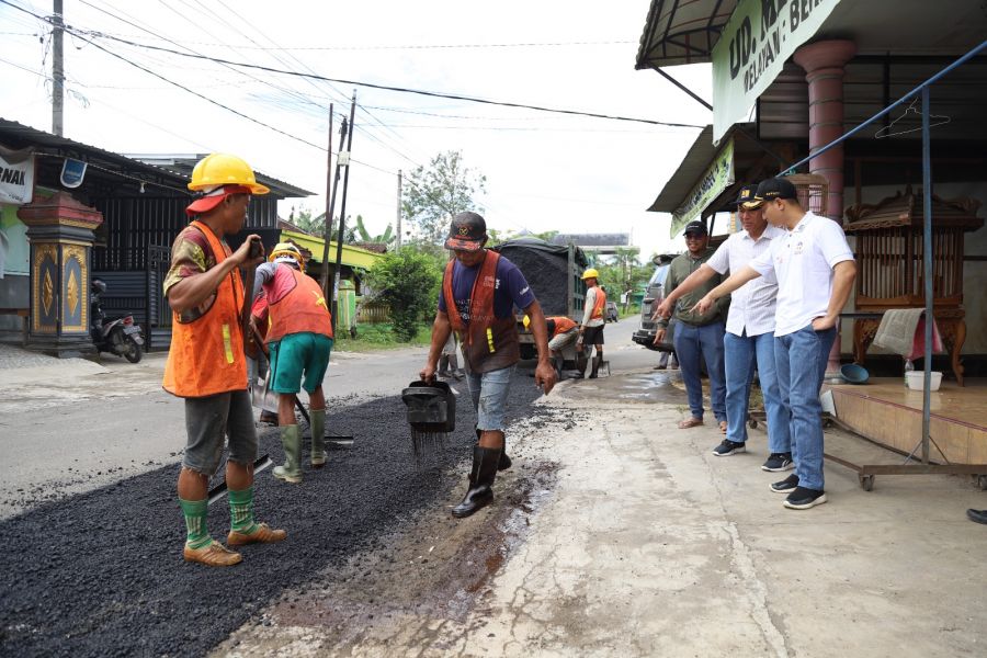 Pemerintah Kabupaten Trenggalek Gencar  Perbaiki Jalan Rusak