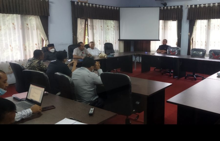 Rapat Komisi III DPRD Trenggalek: Polemik Satuan Harga Yang Tidak Sama, Harus Kita Bedah